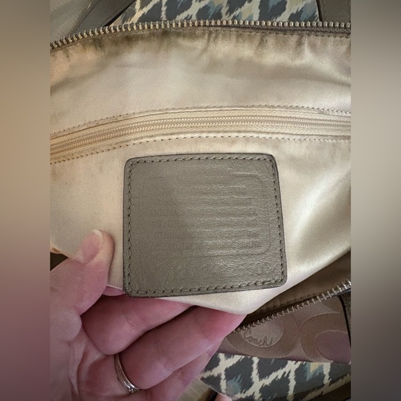 EUC Coach Signature Jacquard Satchel Tan Beige - Picture 11 of 13